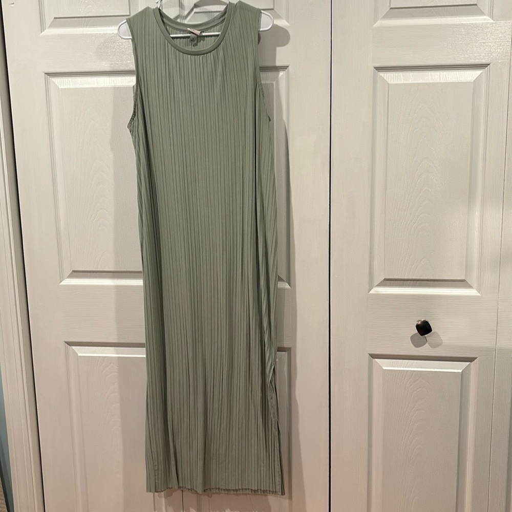 Sleeveless mint green maxi dress